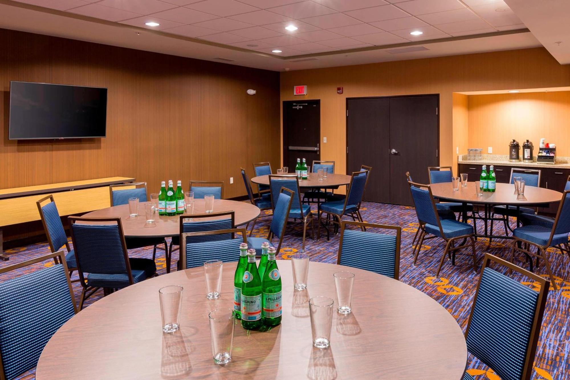 Hotel Courtyard By Marriott Bismarck North Exterior foto